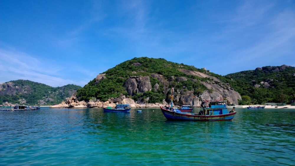 Nv thuyền